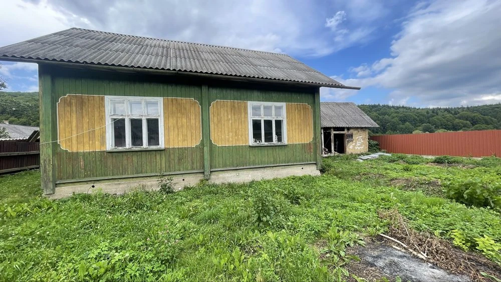 Продається деревяний будинок .Гори.Річка .Скелі Довбуша