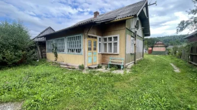 Продається деревяний будинок .Гори.Річка .Скелі Довбуша
