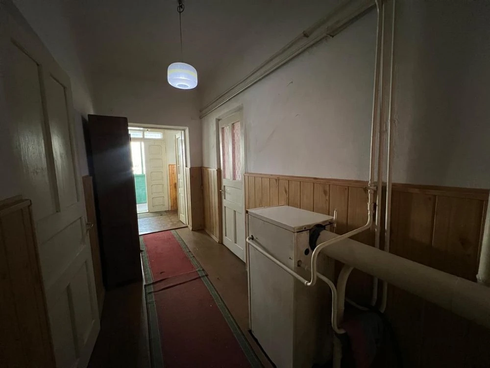 Великий будинок з ділянкою Галич