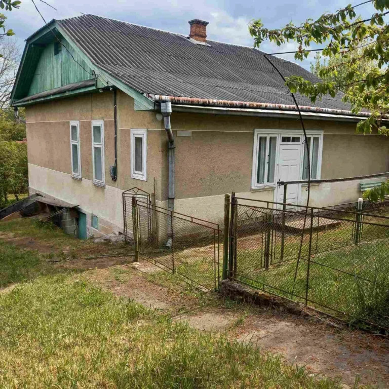 Продам будинок з земельною ділянкою місто Долина готовий до