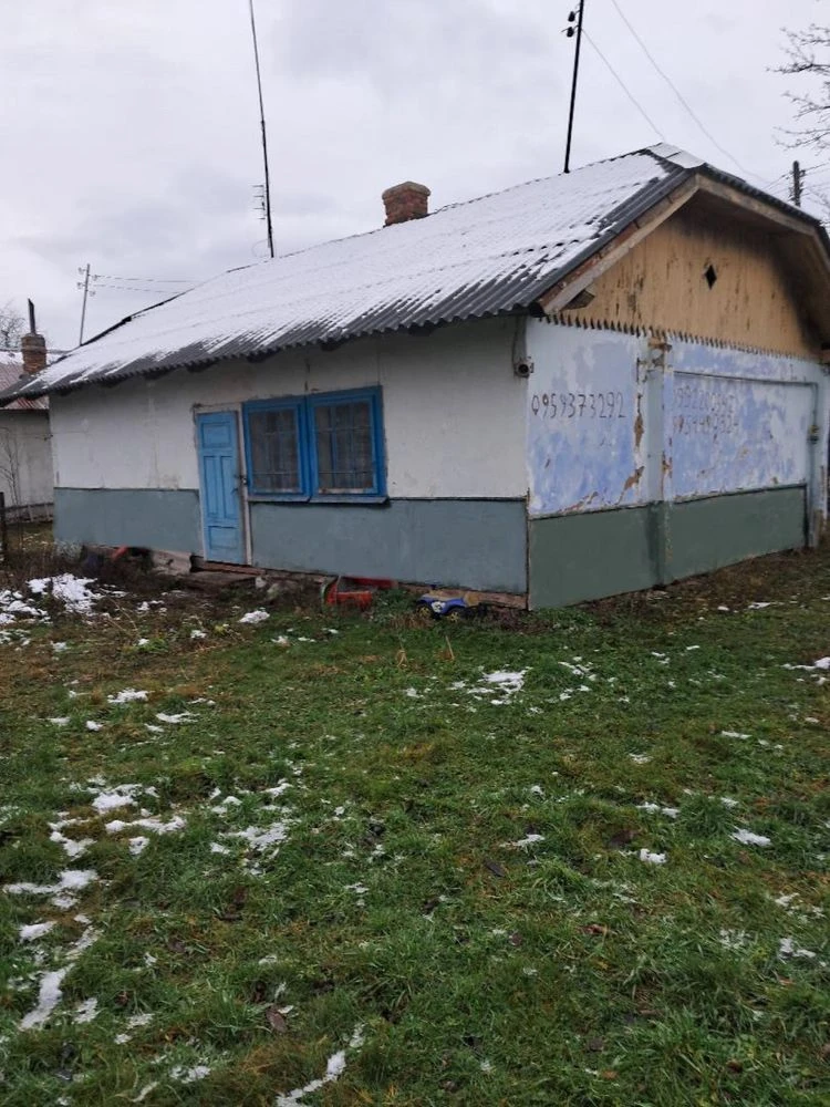 Продається стара хата в селі Тяпче під реконструкцію:газ,вод