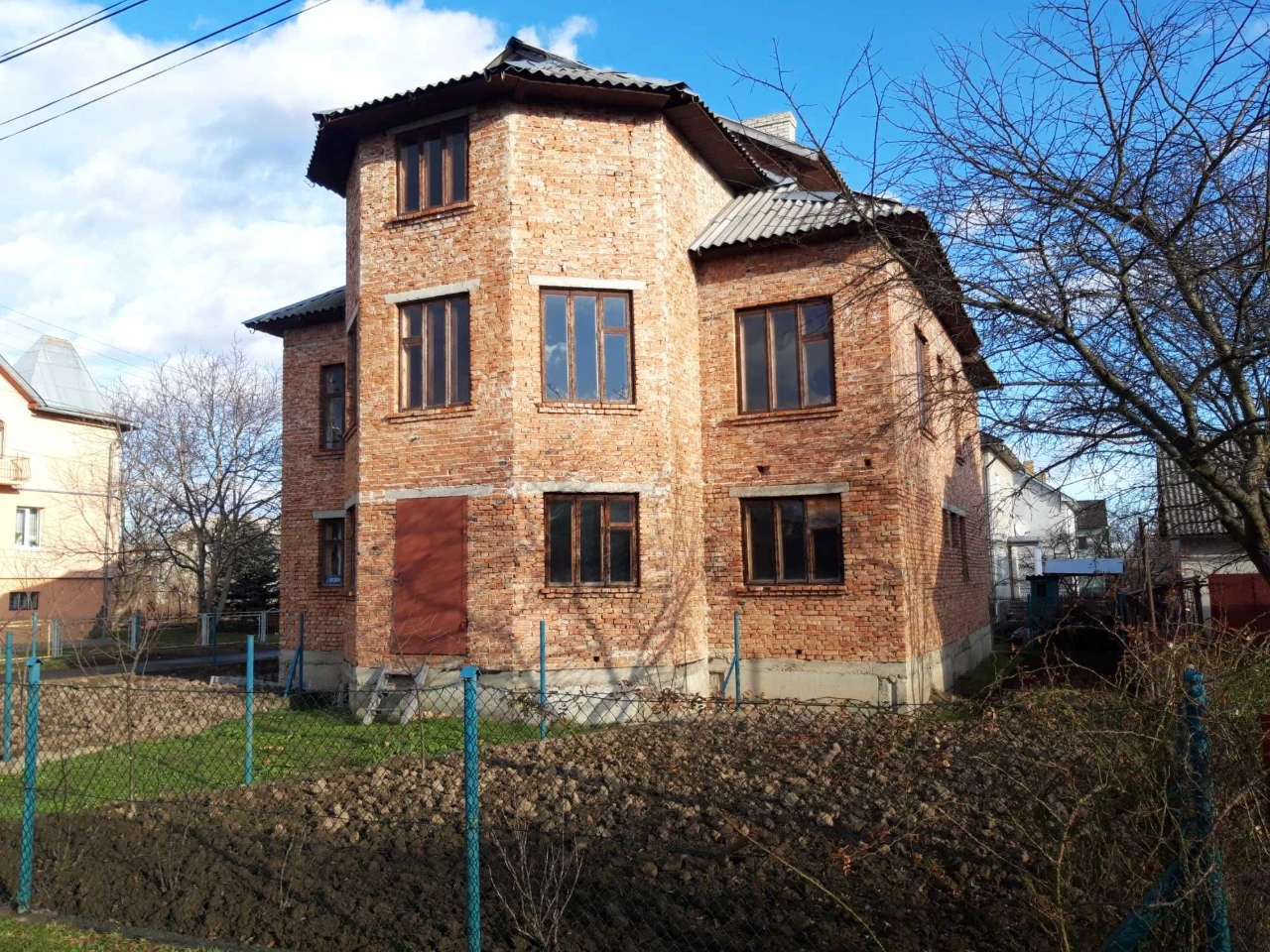Продаю  будинок.