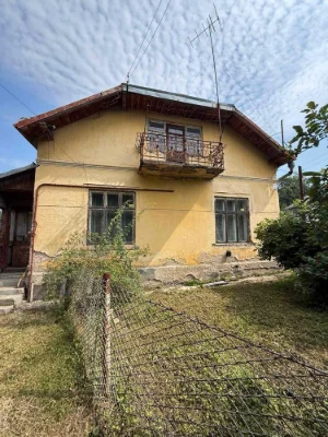 продаж цегляного будинку в Калуші