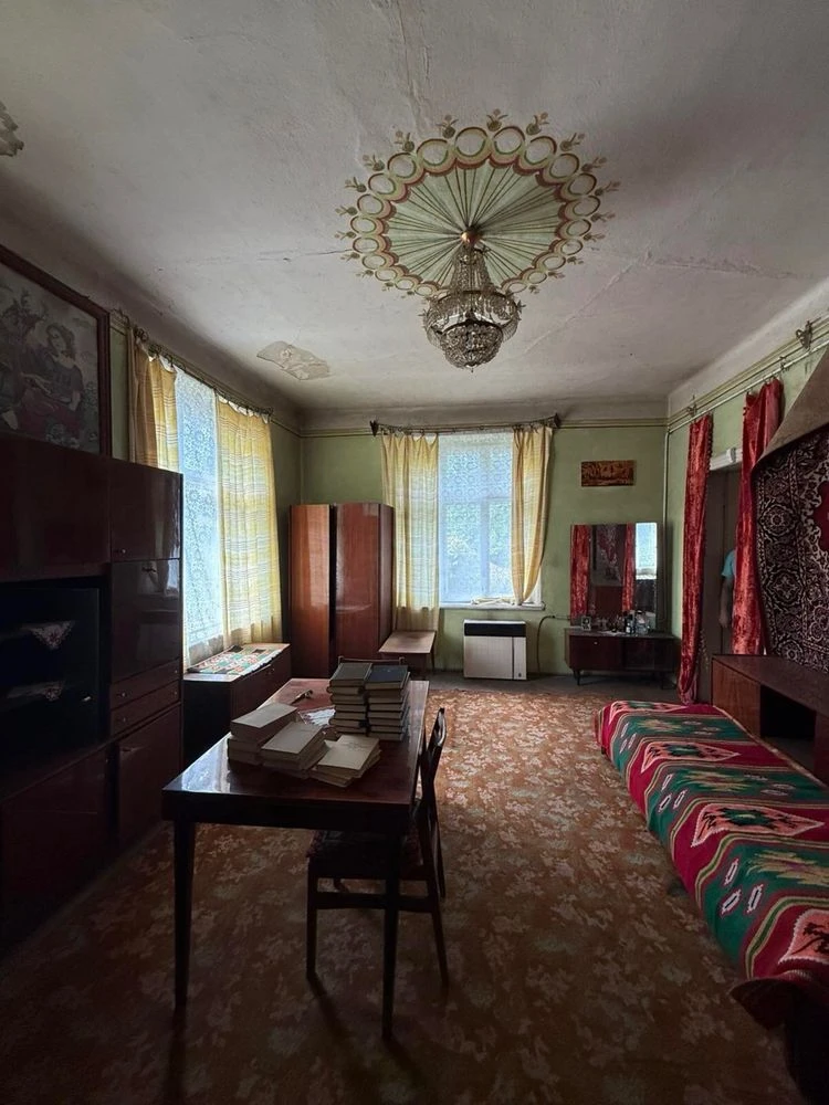 продаж цегляного будинку в Калуші