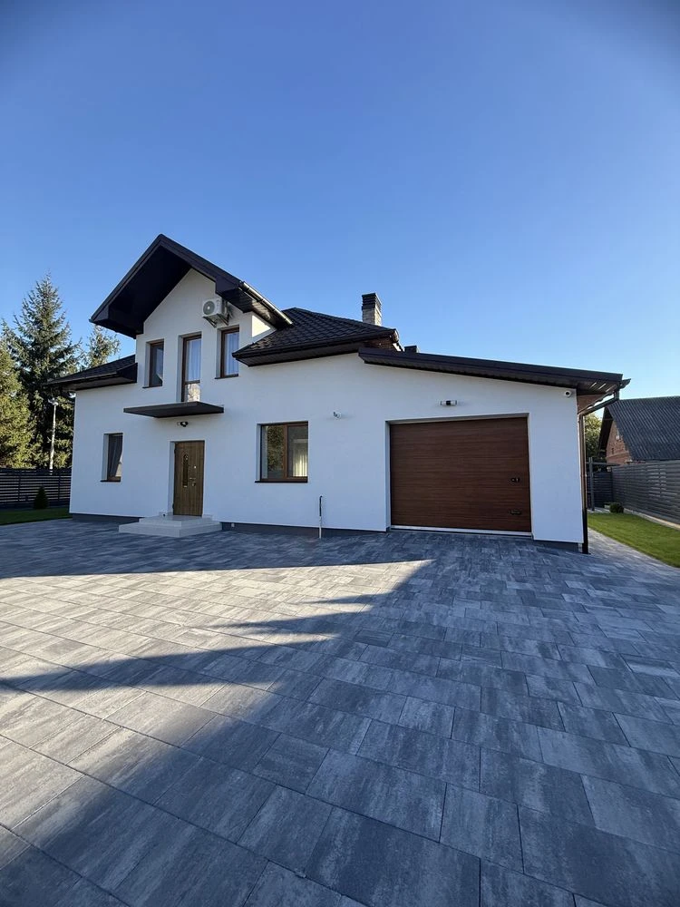 продаж в центрі Калуша новозбудованого будинку