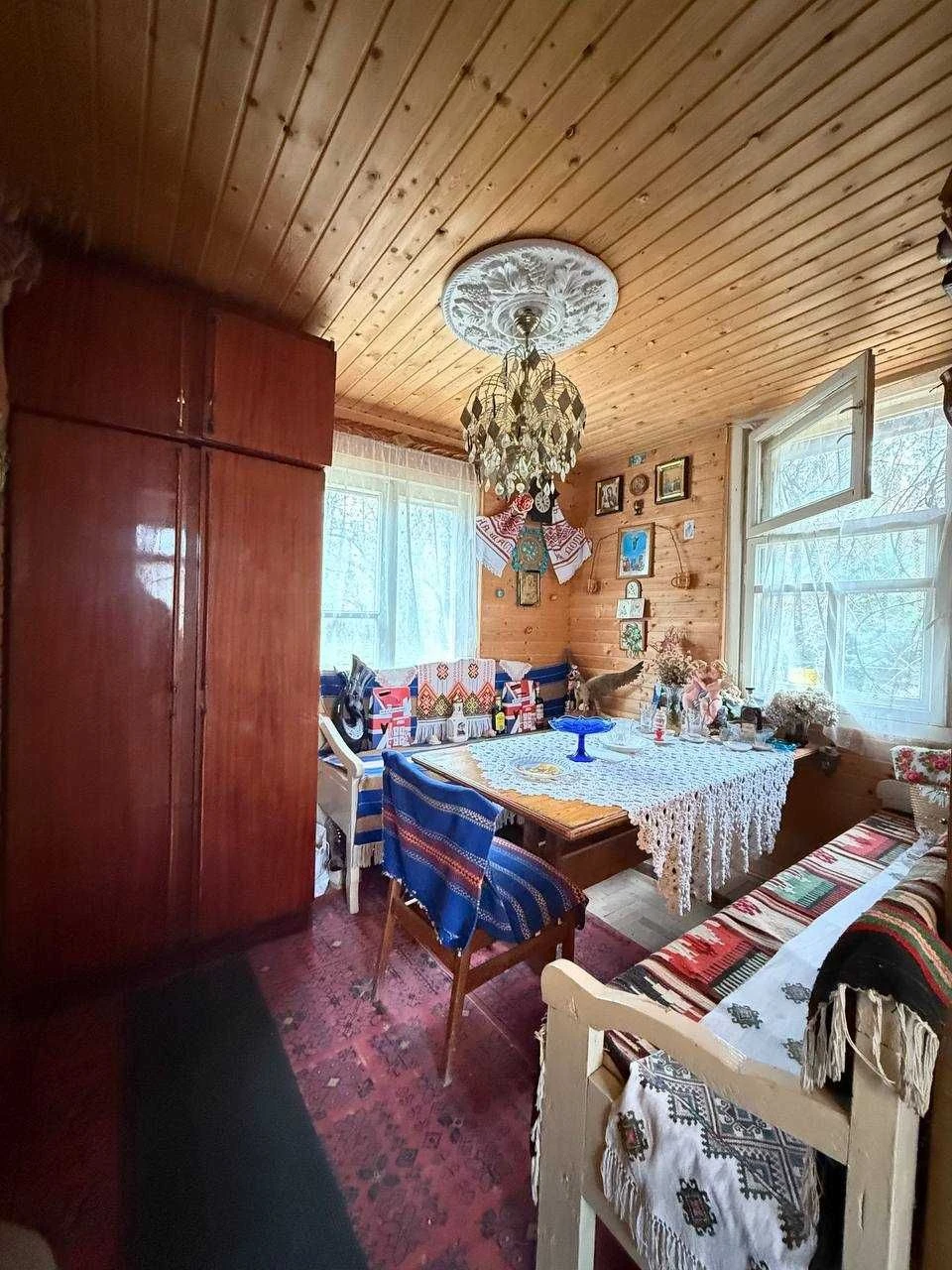 Продаж дачного будинку в лісі