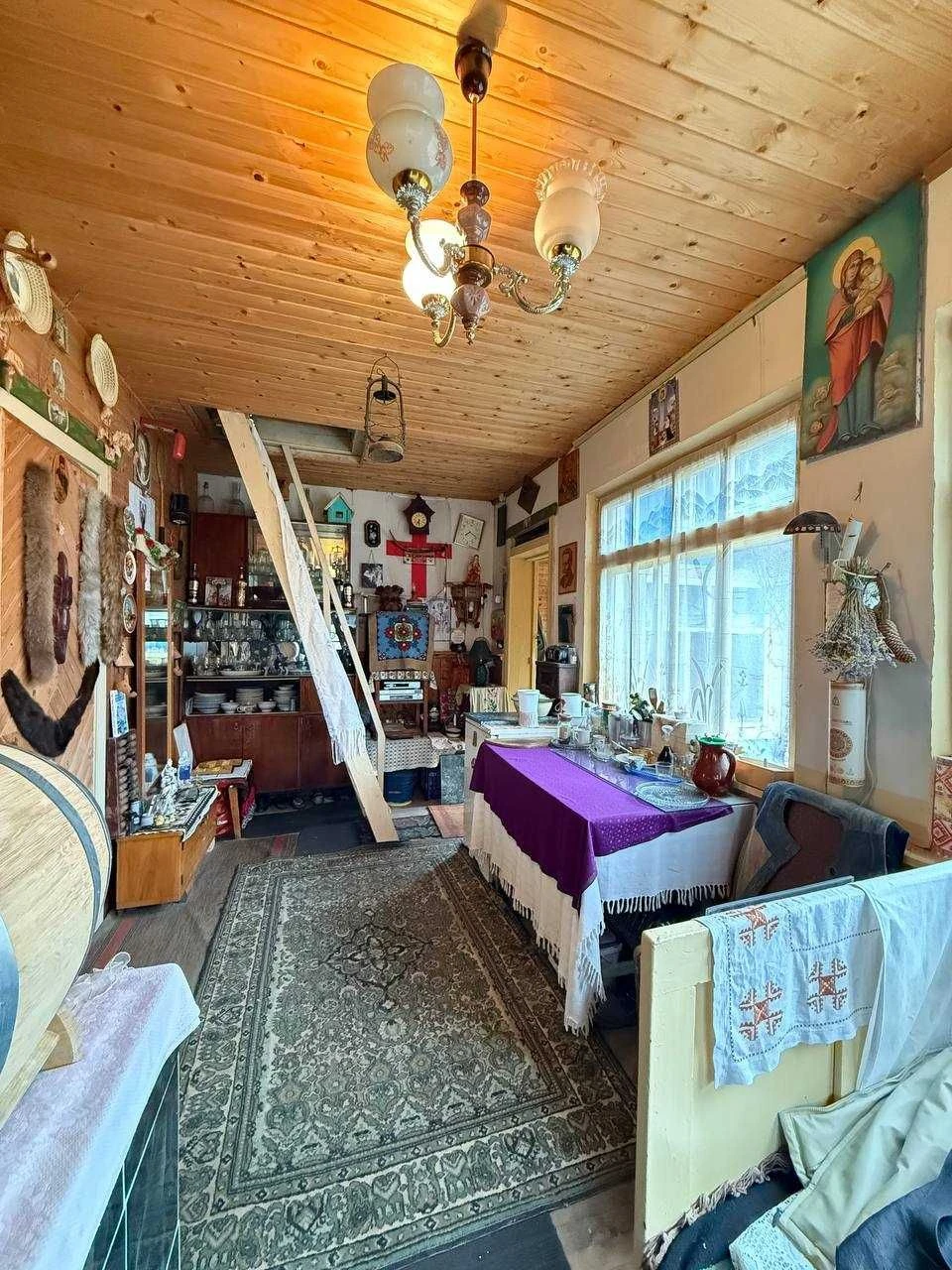 Продаж дачного будинку в лісі