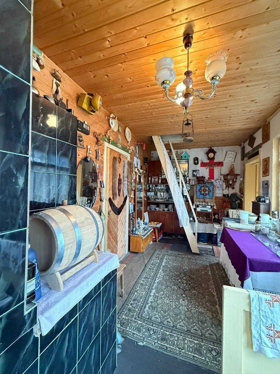 Продаж дачного будинку в лісі