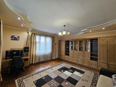 Будинок в центрі м.Коломиї на зем.ділянці 8сотих