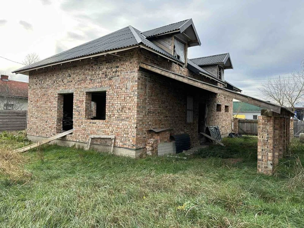 Продам будинок комерційного та житлового призначення.