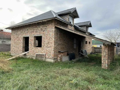 Продам будинок комерційного та житлового призначення.