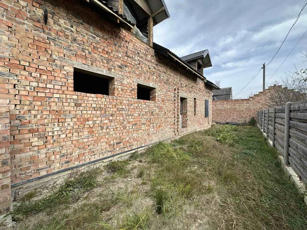 Продам будинок комерційного та житлового призначення.