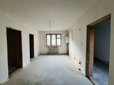 Продається будинок в центрі міста.