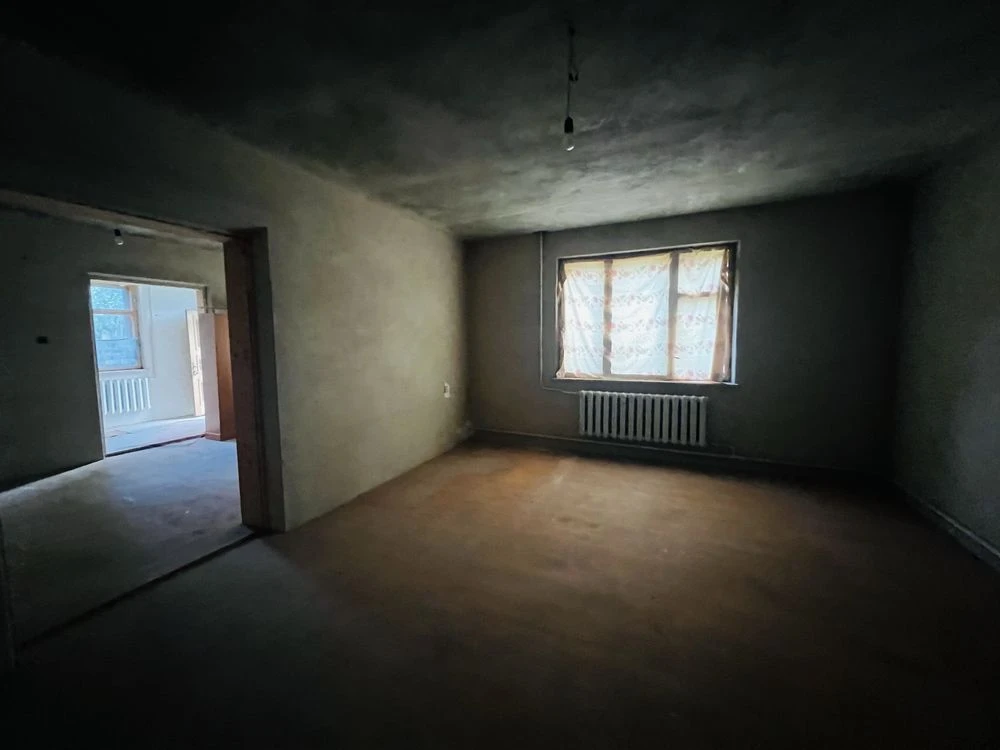 Продається будинок в центрі міста.