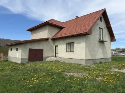 Продам сучасний будинок з новим ремонтом.