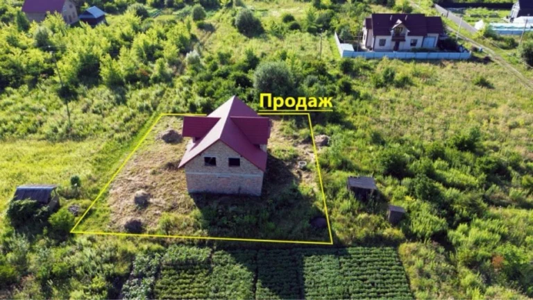 Продам незавершене будівництво житлового цегляного будинку