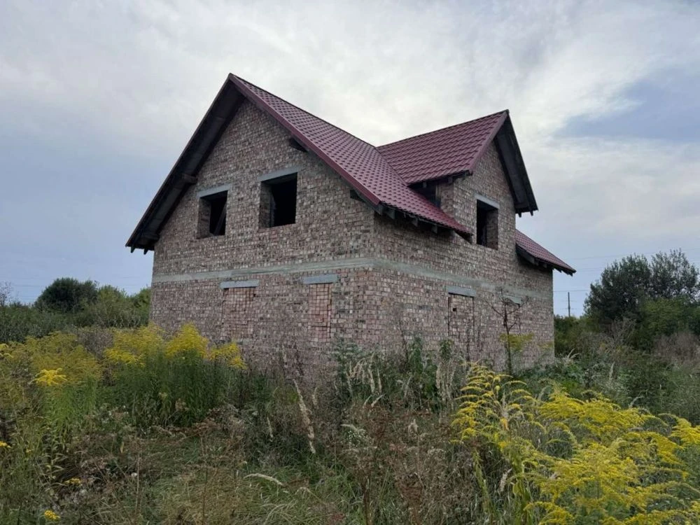 Продам незавершене будівництво житлового цегляного будинку