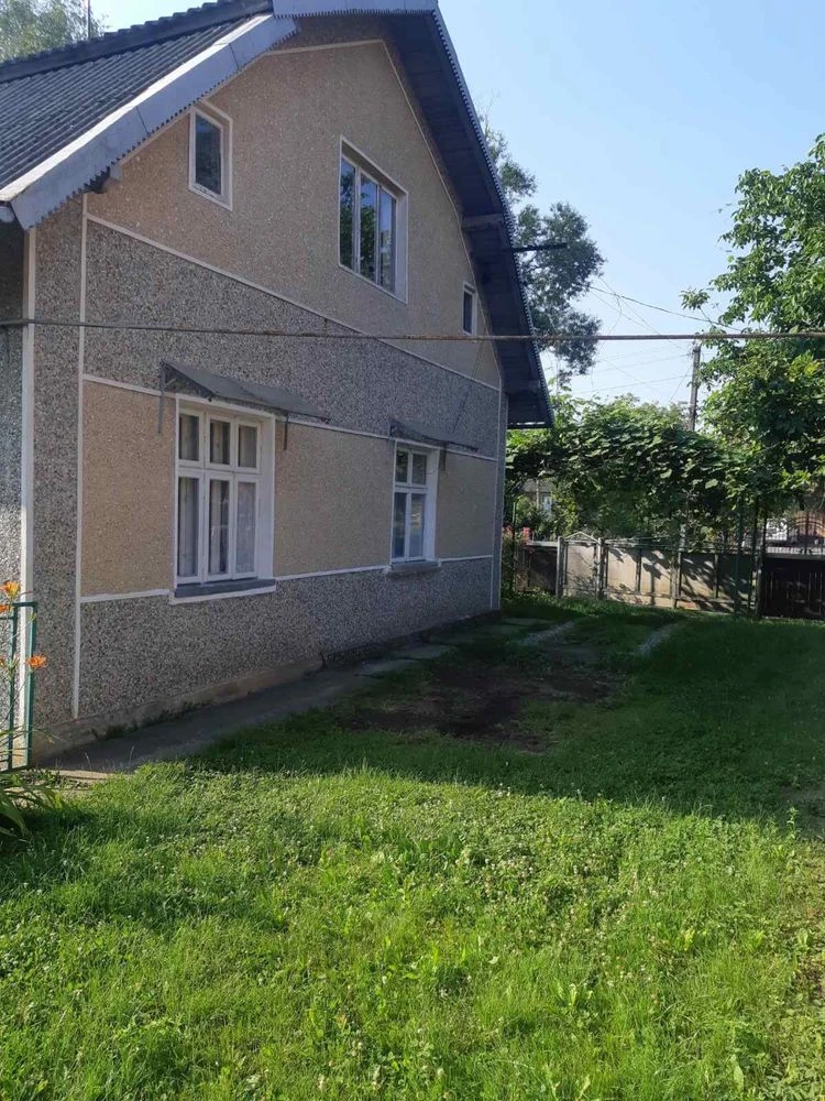 Будинок у селі Королівка