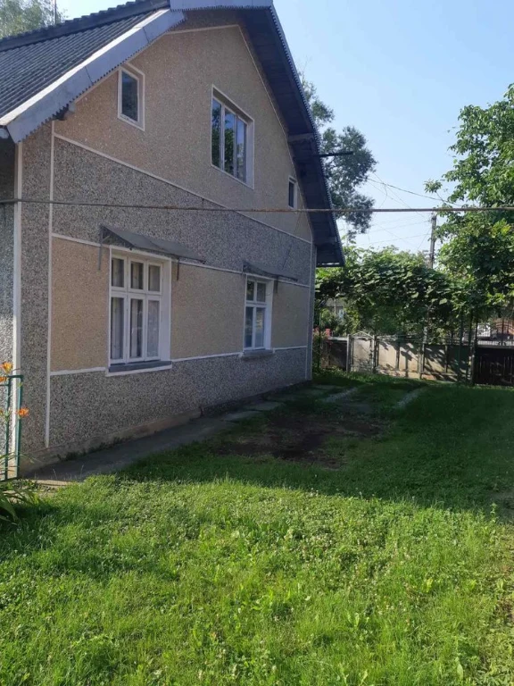 Будинок у селі Королівка