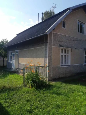 Будинок у селі Королівка