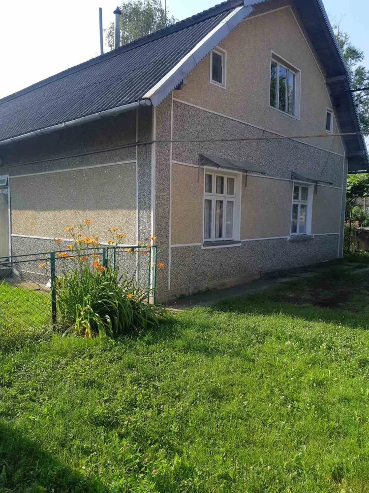 Будинок у селі Королівка