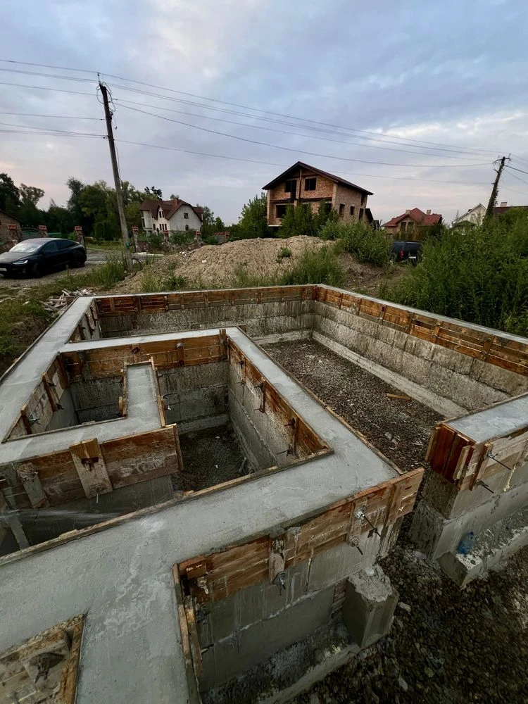 Будинок, особняк, котедж.