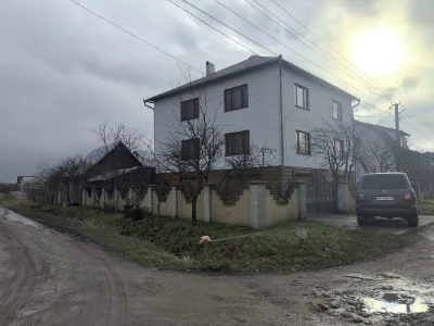 Продам трьох поверховий будинок!
