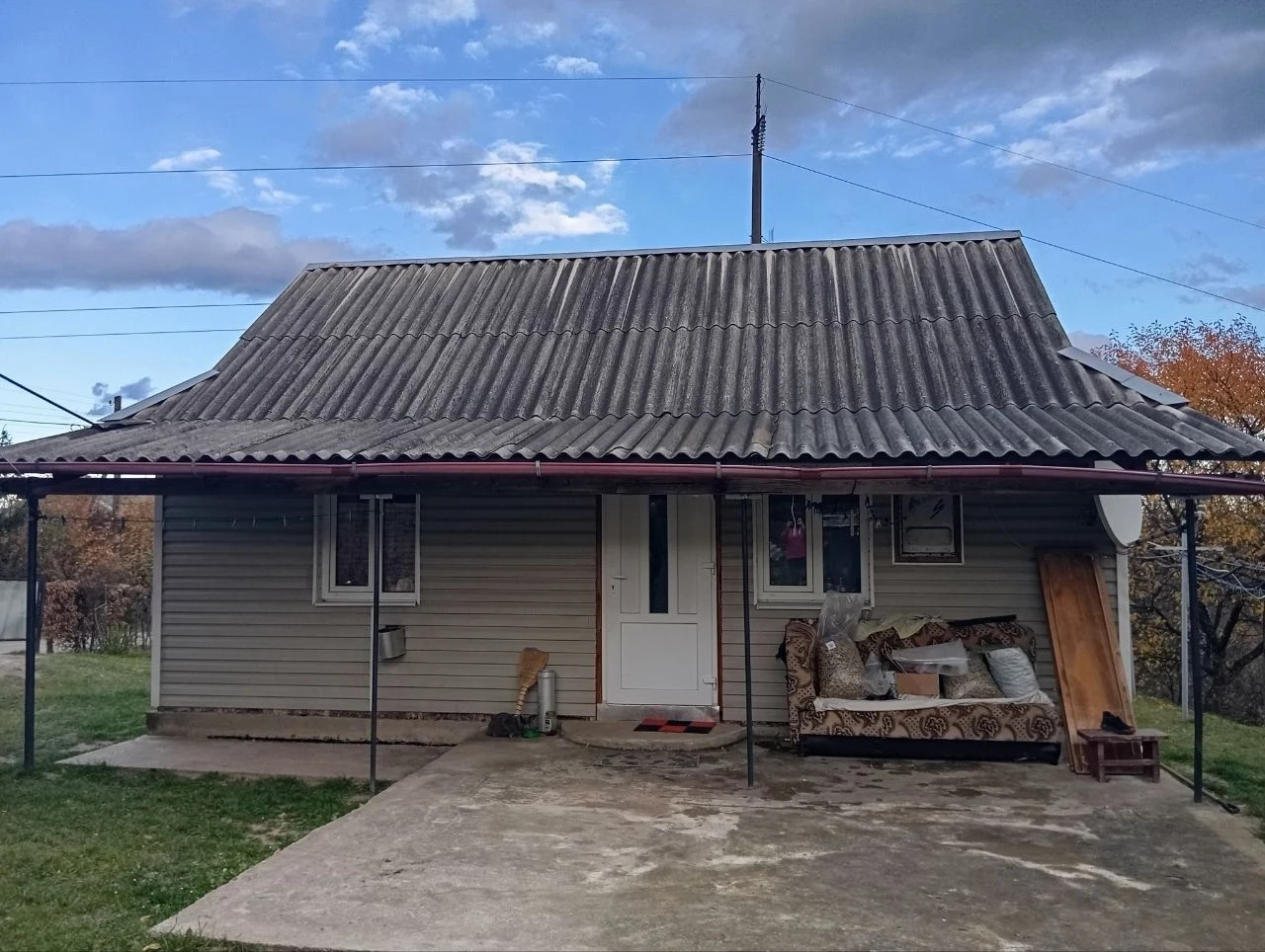 Продам житловий будинок з територією