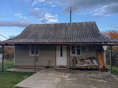 Продам житловий будинок з територією