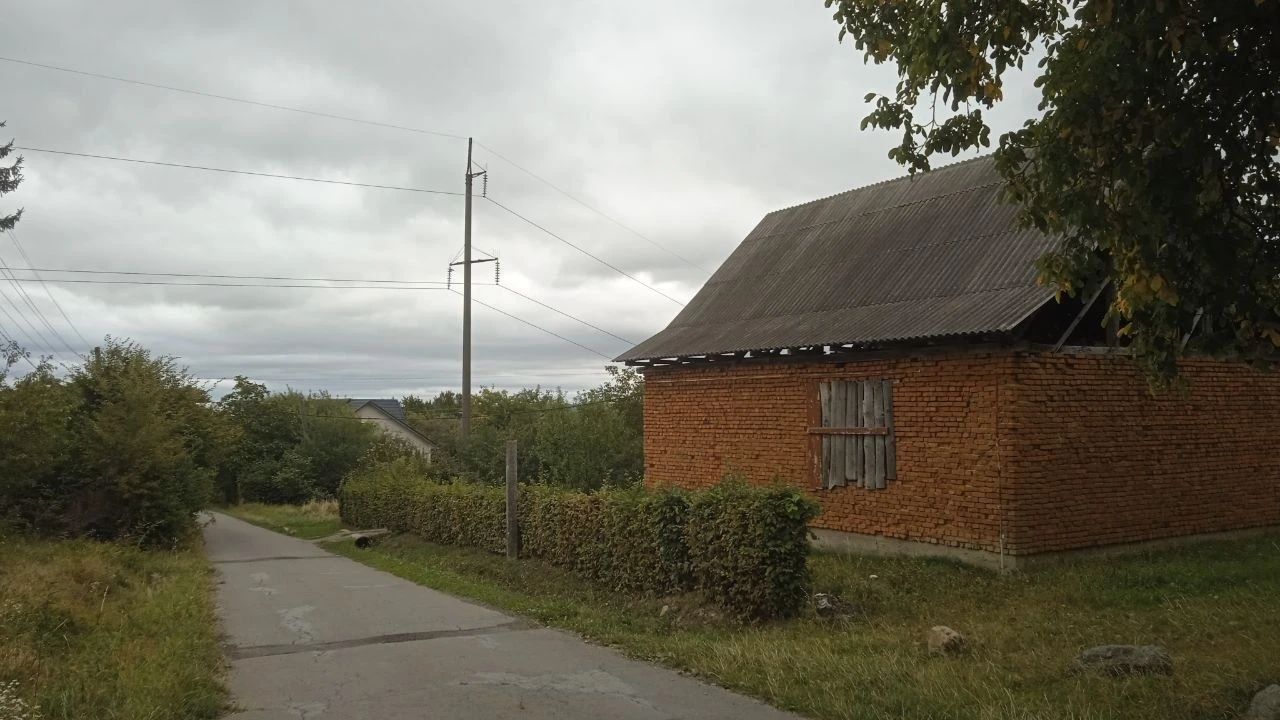 Продам житловий будинок з територією