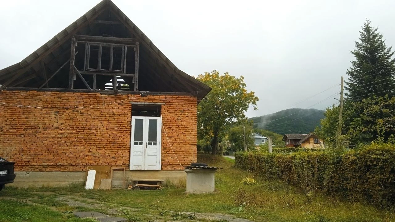 Продам житловий будинок з територією