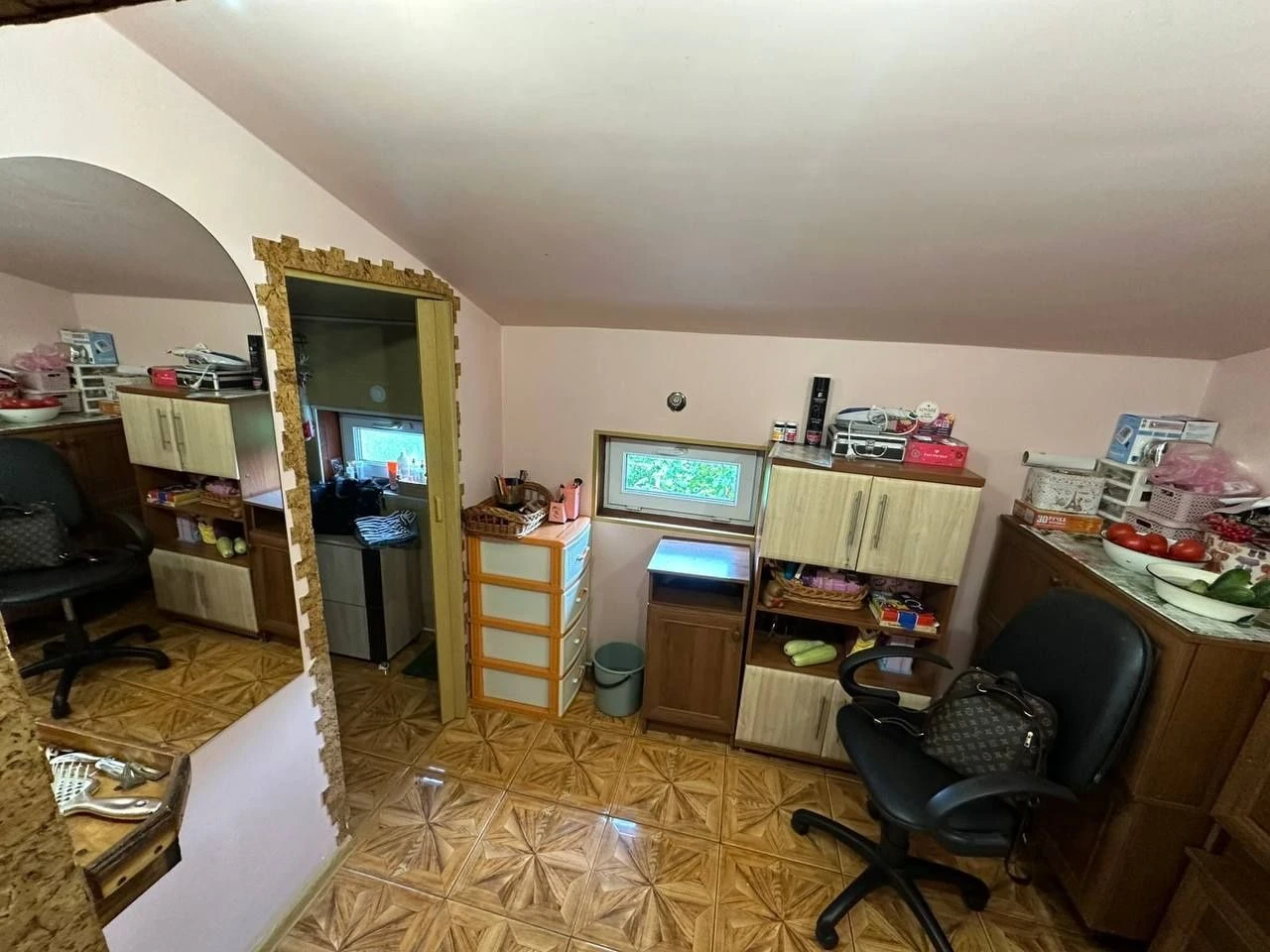 Затишна оселя з двох будинків в тихому селі Карпатах
