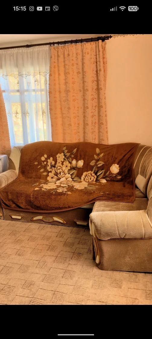 Жилий будинок на околиці м. Косів із господарськими будівлям