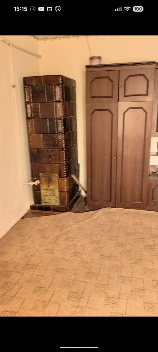 Жилий будинок на околиці м. Косів із господарськими будівлям