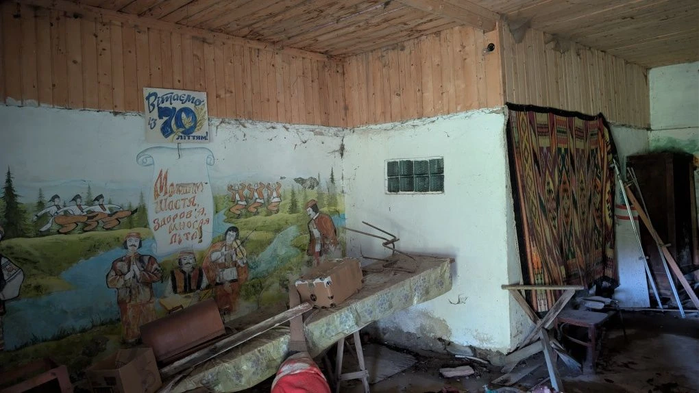 Жилий будинок на околиці м. Косів із господарськими будівлям