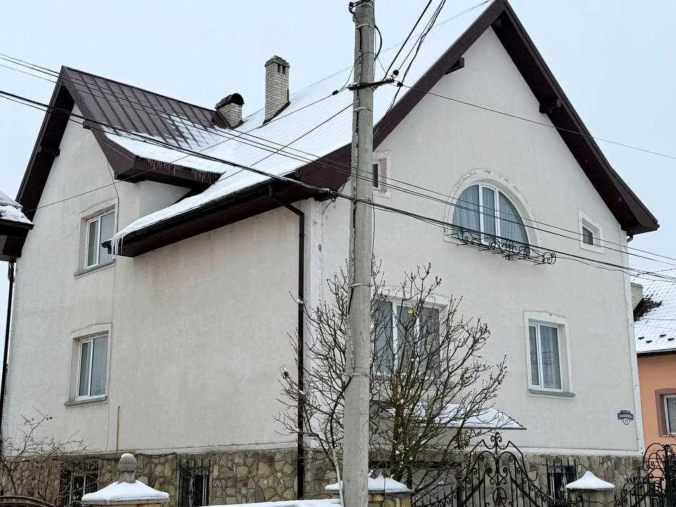 Будинок. Надвірна, Довженка