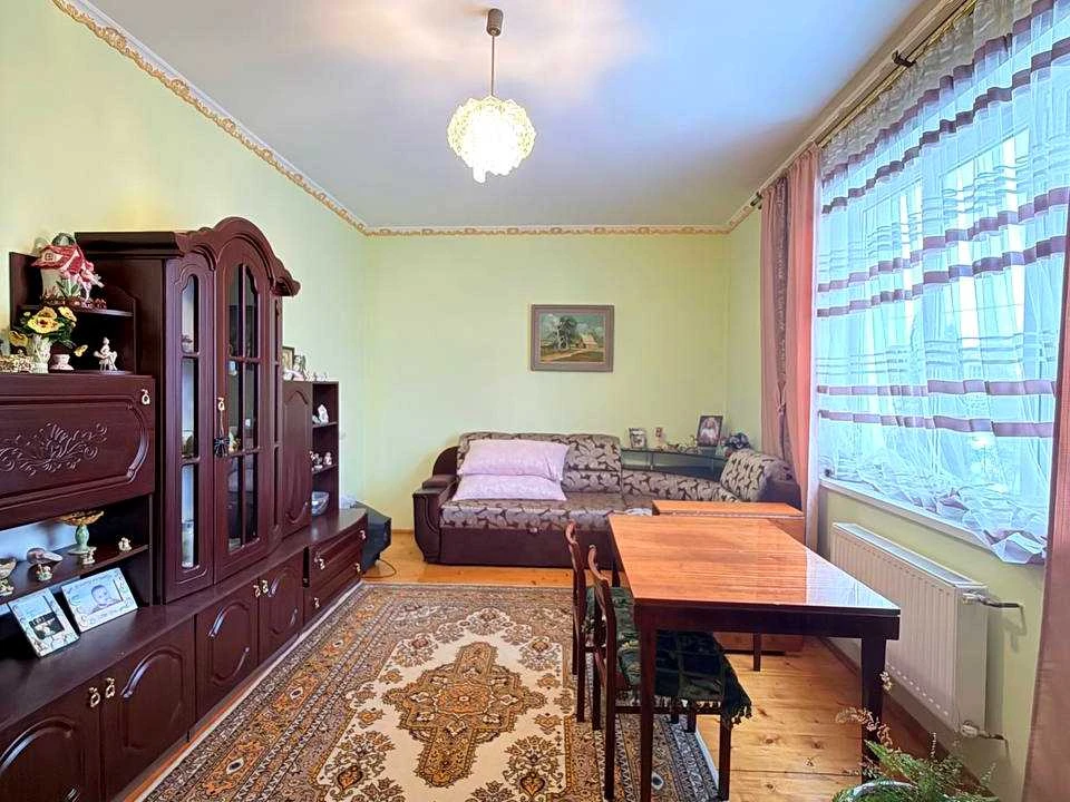 Будинок. Надвірна, Довженка