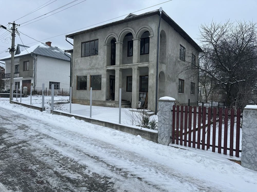 Будинок  Снятин, незавершений ремонт. Вишенського (Польова)