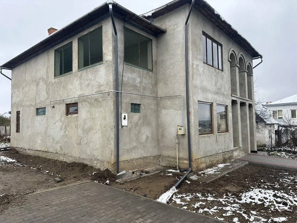 Будинок  Снятин, незавершений ремонт. Вишенського (Польова)