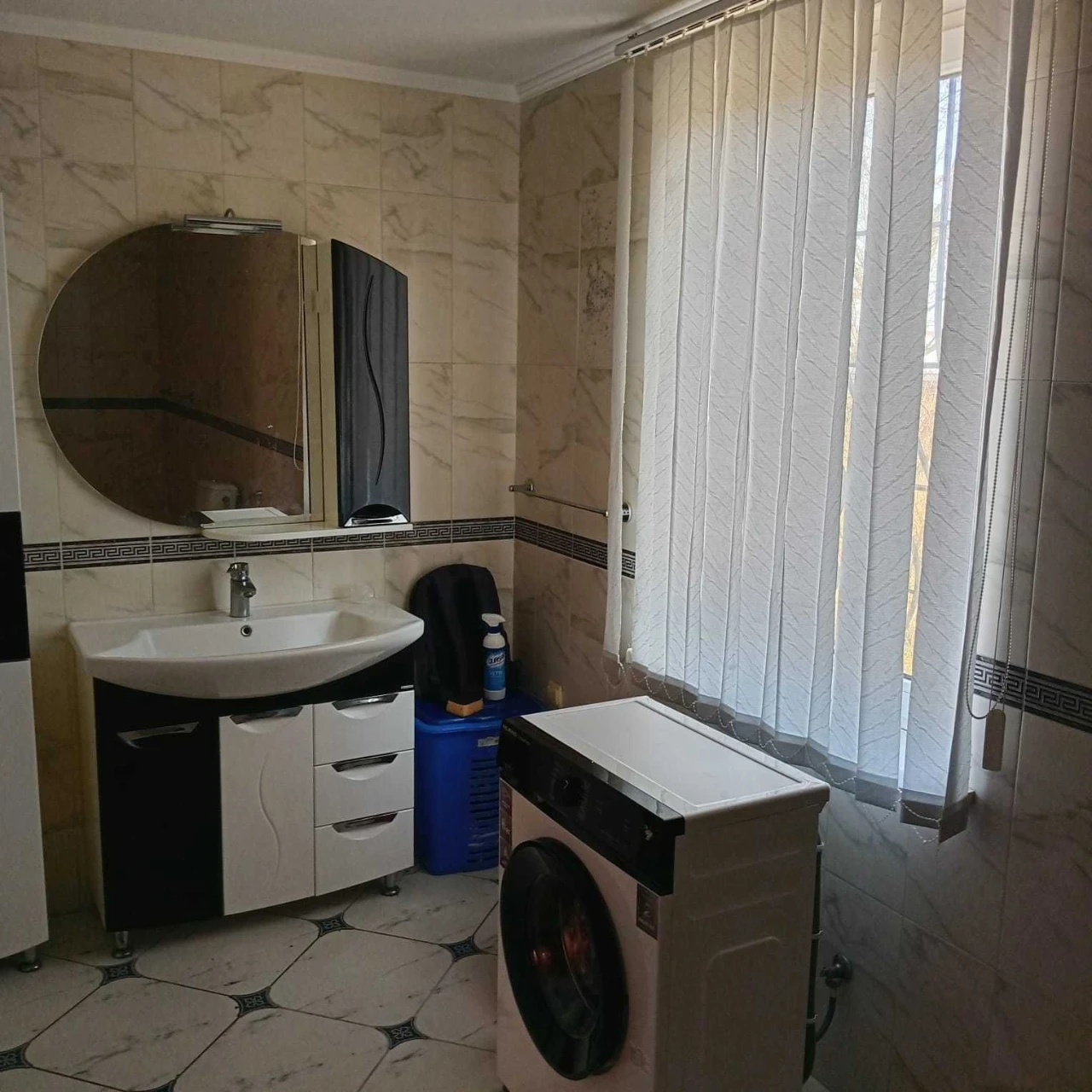 Продам будинок м. Снятин (2поверхи) + 7 соток + гараж