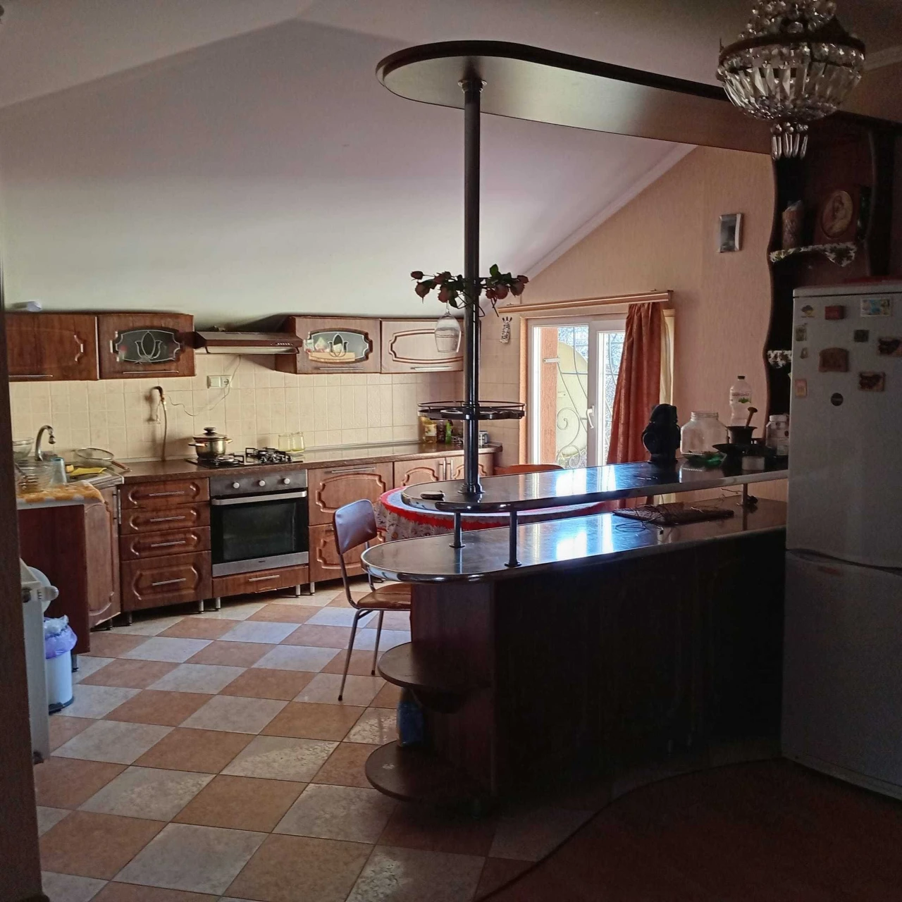 Продам будинок м. Снятин (2поверхи) + 7 соток + гараж