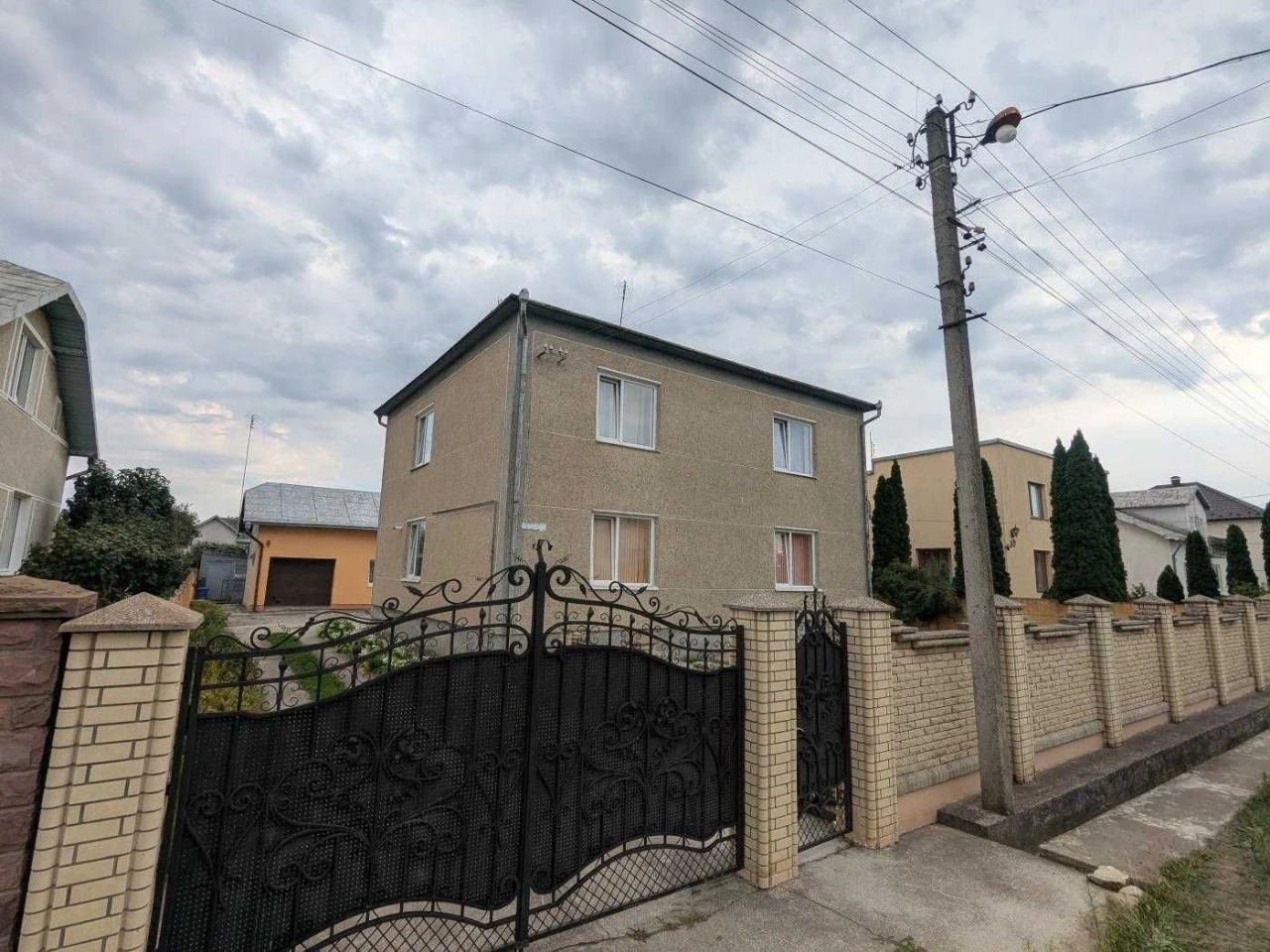 Продається готовий будинок в Тисмениці по вул. Чорновола 37(