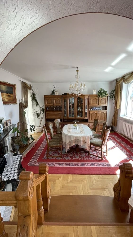 Продається просторий будинок в Тисмениці