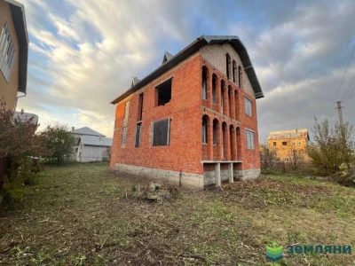 Продається будинок на земельній ділянці 7,7 соток м.Тисмениц