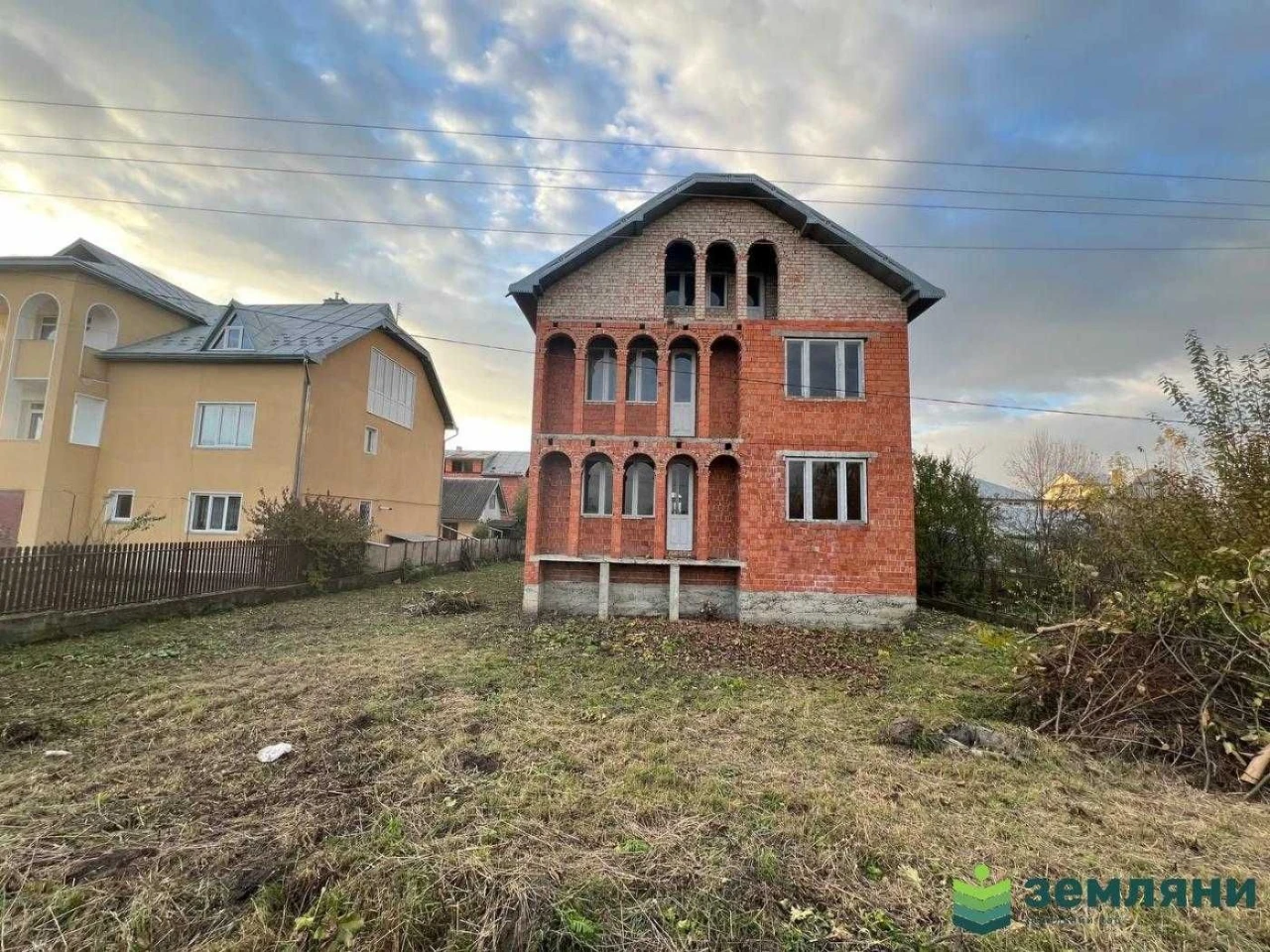 Продається будинок на земельній ділянці 7,7 соток м.Тисмениц