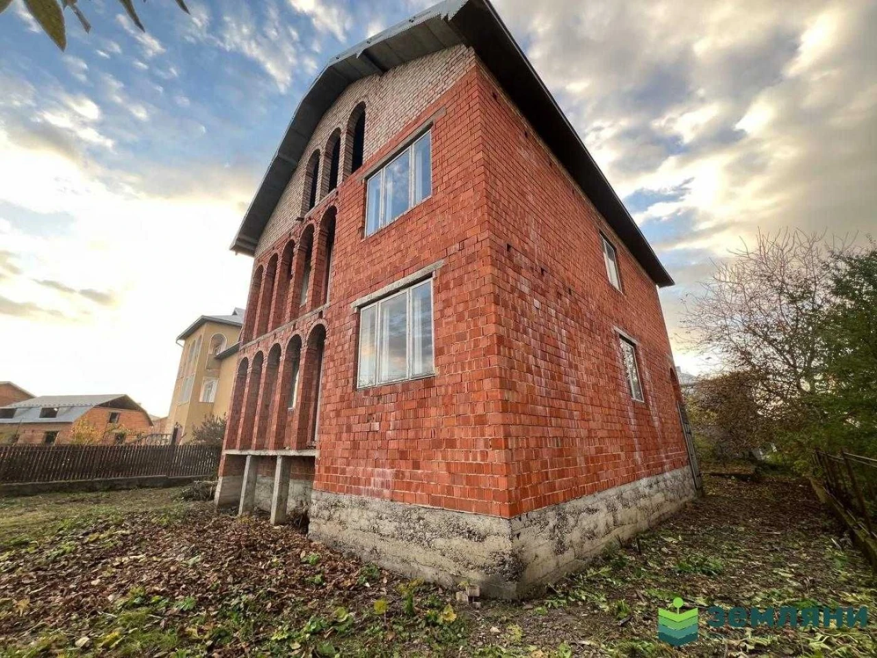 Продається будинок на земельній ділянці 7,7 соток м.Тисмениц