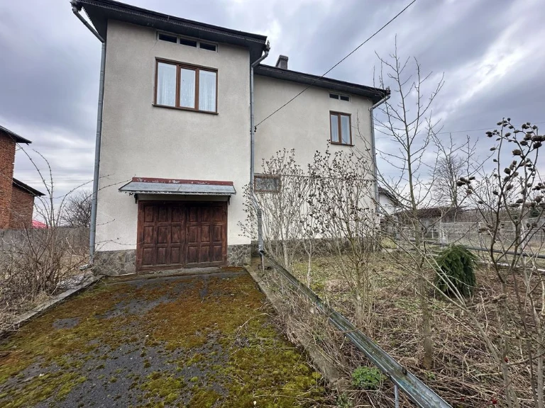 Продам будинок 191.5 м2 та літня кухня 138.5 м2 в м.Тлумач