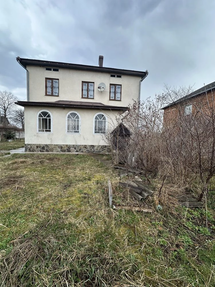 Продам будинок 191.5 м2 та літня кухня 138.5 м2 в м.Тлумач