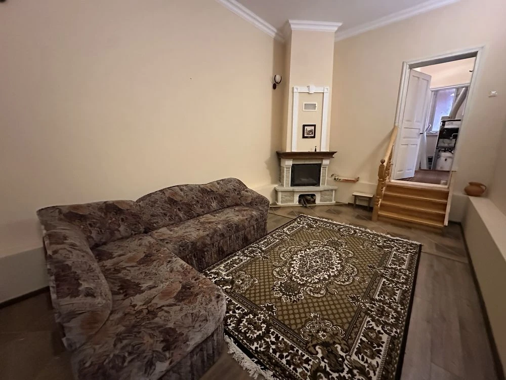 Продам будинок 191.5 м2 та літня кухня 138.5 м2 в м.Тлумач