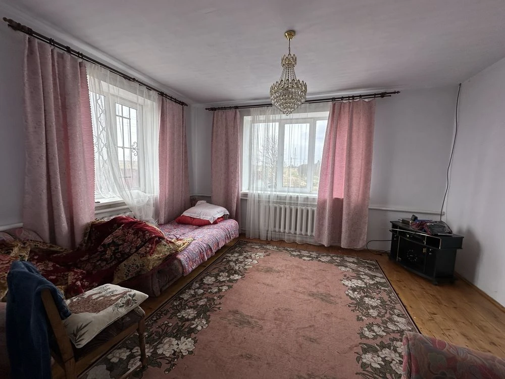 Продам будинок 191.5 м2 та літня кухня 138.5 м2 в м.Тлумач